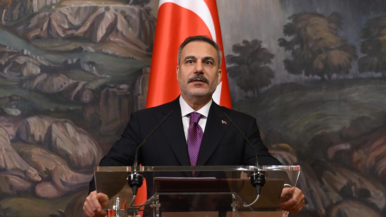 Dışişleri Bakanı Hakan Fidan, yarın Fransa'nın başkenti Paris'te düzenlenecek Ukrayna