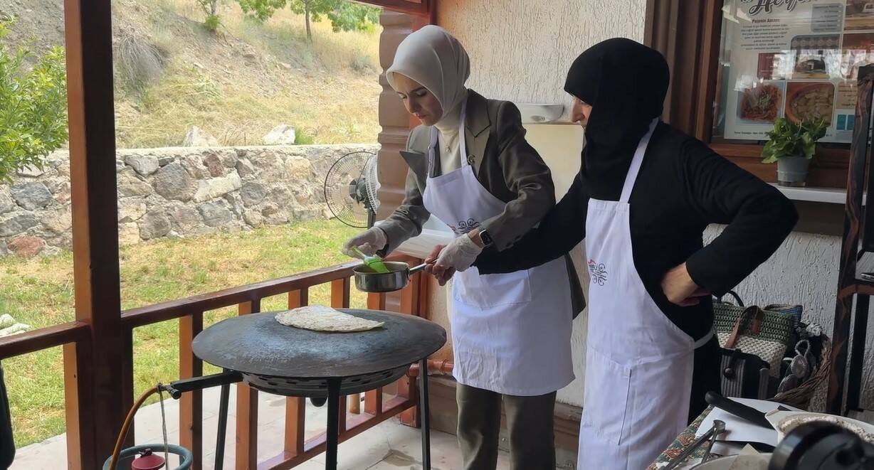 Bakan Göktaş, gözleme pişirdi 1 bakan goktas gozleme pisirdi 1c2292b8434b