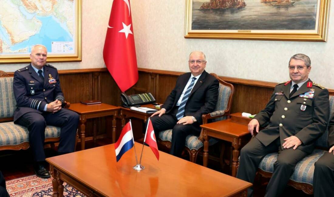 Bakan Güler, Hollanda Genelkurmay Başkanını kabul etti Milli Savunma Bakanı Yaşar Güler, Hollanda Genelkurmay Başkanı Orgeneral Onno