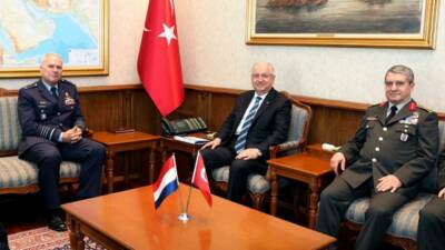 Milli Savunma Bakanı Yaşar Güler, Hollanda Genelkurmay Başkanı Orgeneral Onno