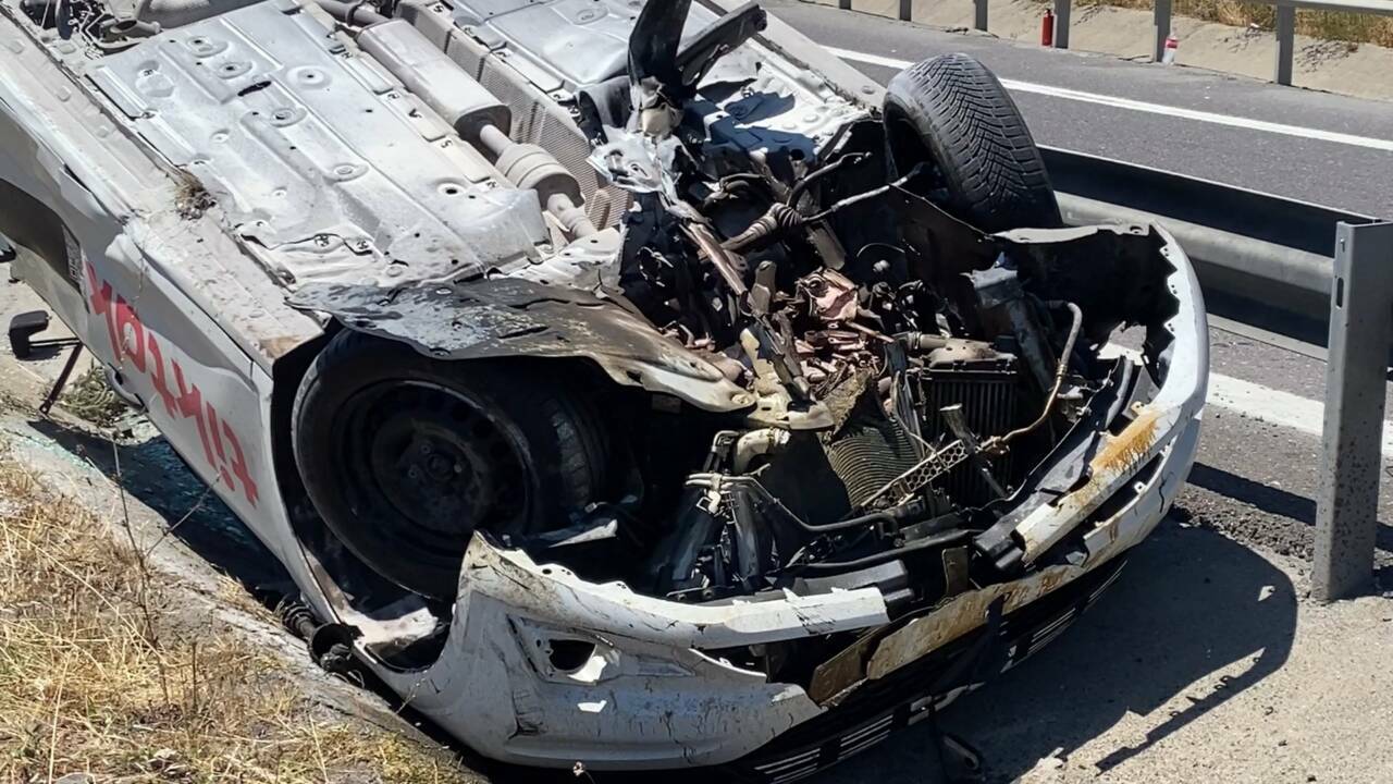 Başakşehir'de feci kaza: 3 yaralı 3 basaksehirde feci kaza 3 yarali 77a6bd85cb36