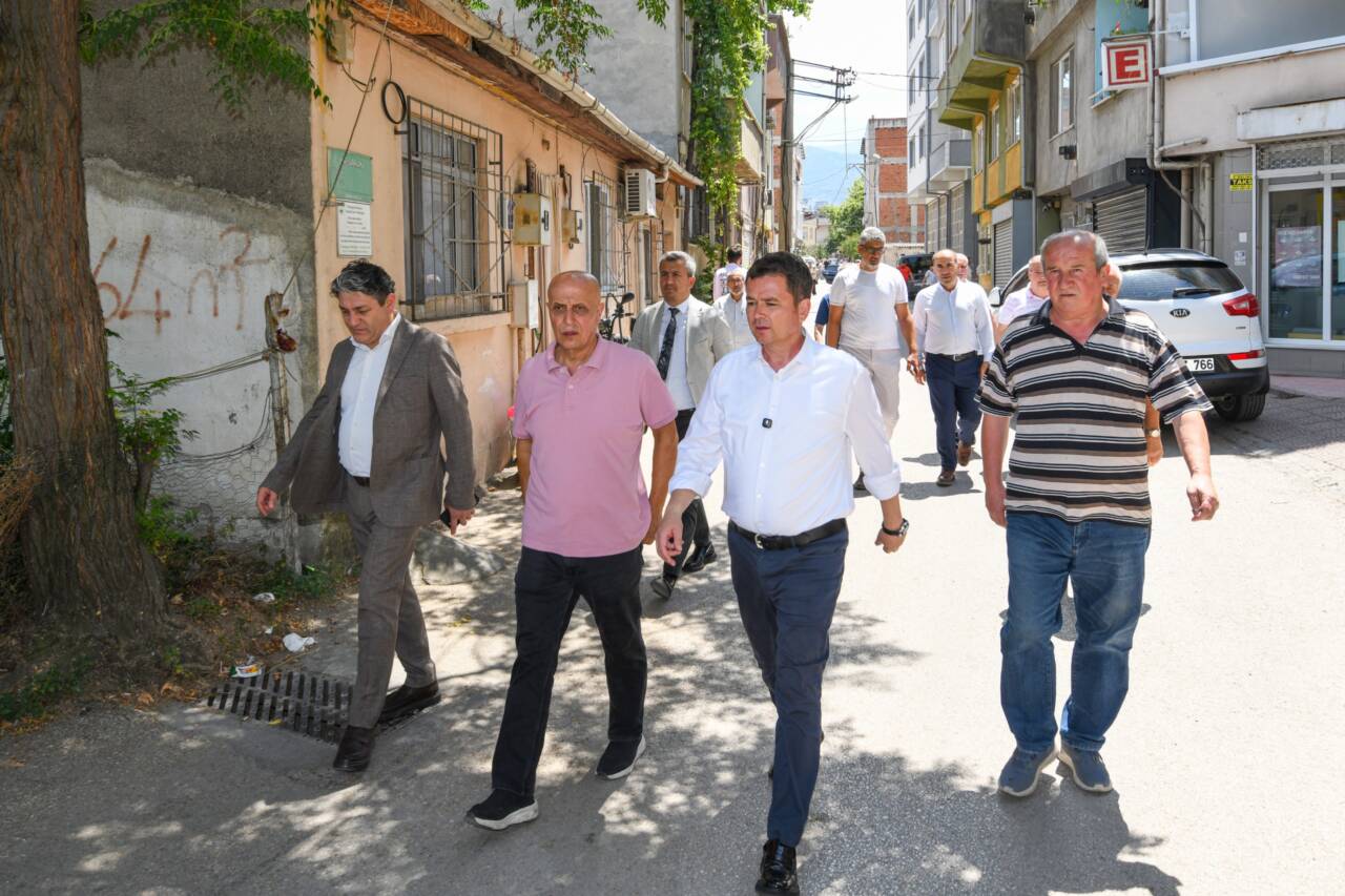 Başkan Aydın mahalle mahalle geziyor! Vatandaşın talebini yerinde dinledi 8 Başkan Aydın, Başaran Mahallesi'nde vatandaşlarla buluştu
