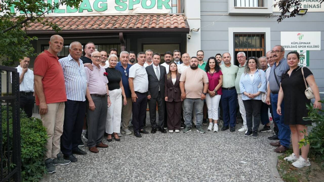 Bursa'da aşure bereketi: Başkan Aydın dağıttı... 4 Başkan Erkan Aydın Aşurenin Bereketini Küplüpınar Sakinleriyle Paylaştı