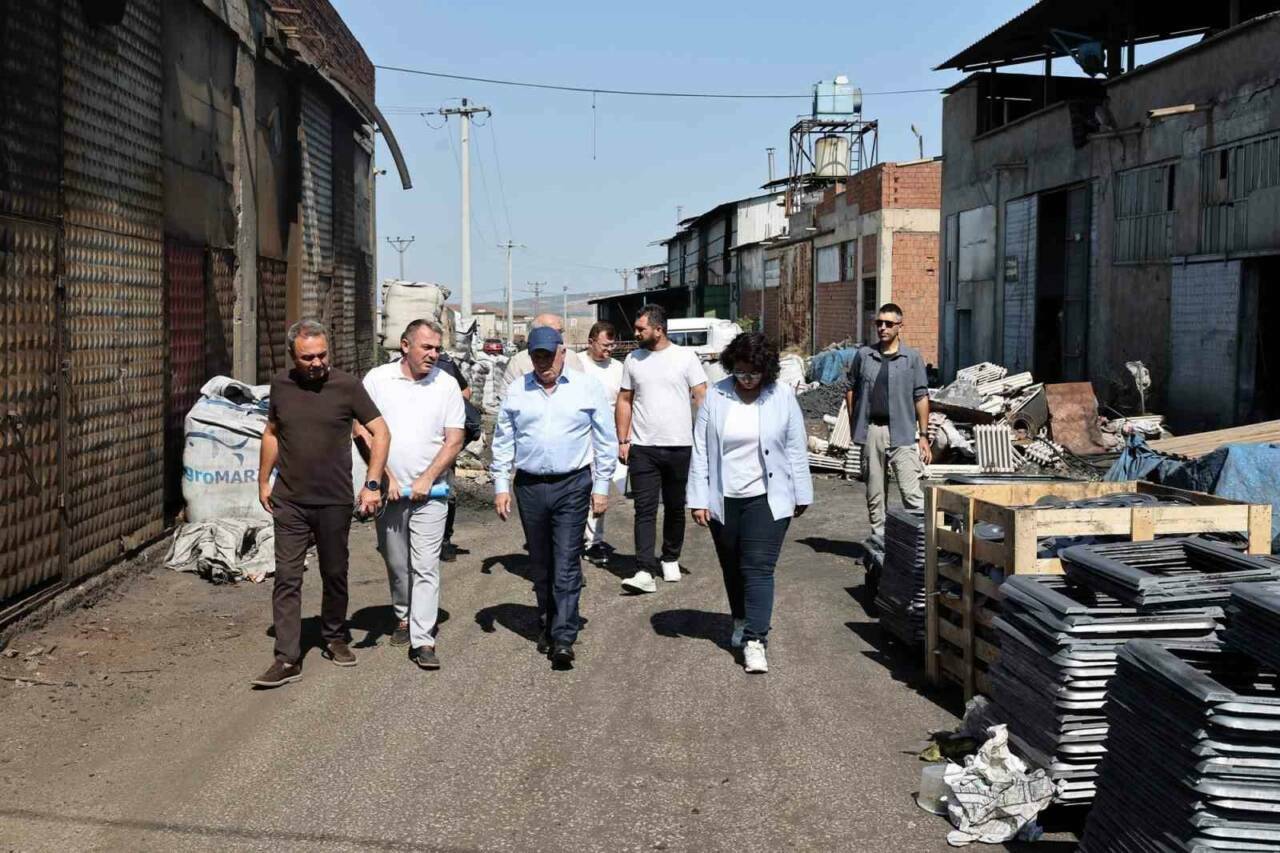 baskan sadi ozdemir mahallelerdeki sorunlari yerinde inceledi 2270b081b4c5