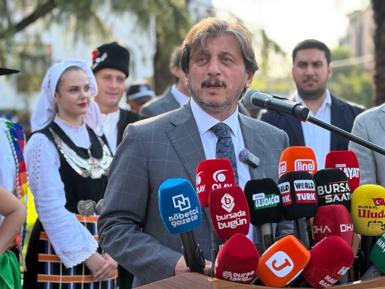 Bursa'da dünya kültürleri buluştu: Heykel'de karnaval gibi geçit 5 bcc7343a 6f1e 4351 829f cef932720802
