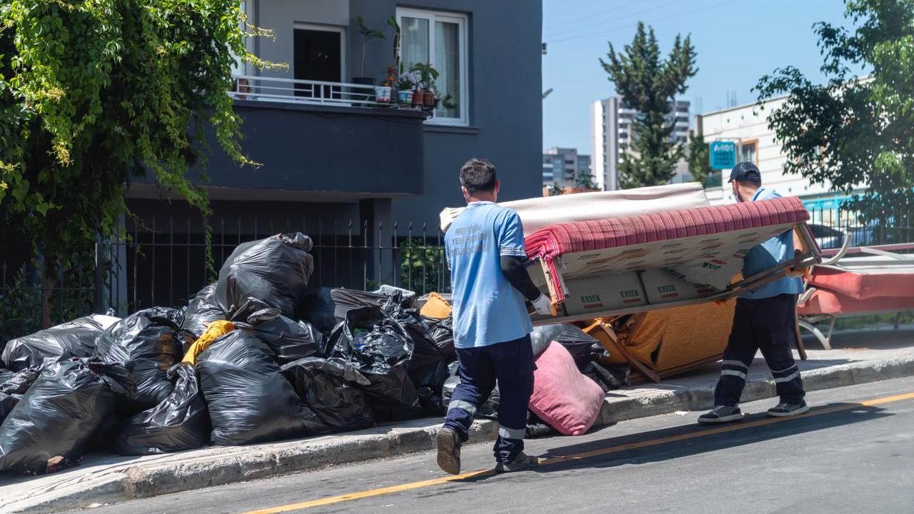 Bir çöp ev vakası daha! 5 kamyon çöp çıktı 2 bir cop ev vakasi daha 5 kamyon cop cikti 7a9c35cc7d61
