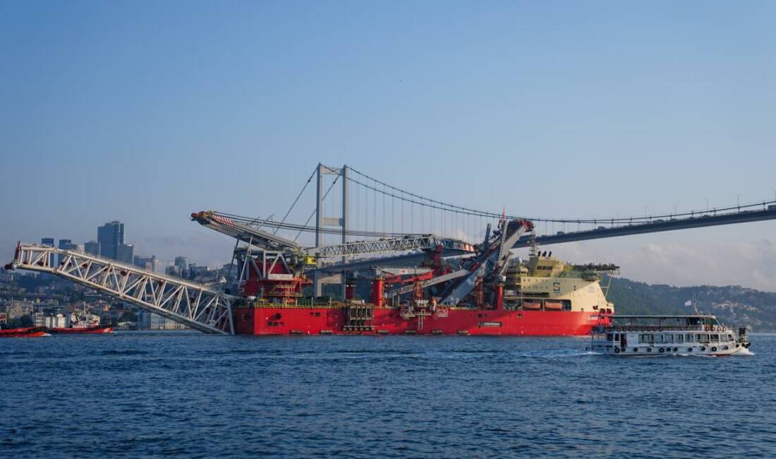 Boğaz’dan dev geçiş Romanya'daki doğal gaz boru hattı döşeme çalışmalarında kullanılacak Bahama bayraklı