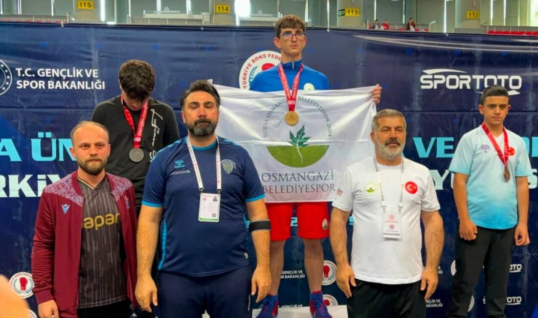 Bursalı boksör Avrupa yolunda Osmangazi Belediyespor’un başarılı boksörü Muhammet Gümüş, Kayseri’de düzenlenen U15 Türkiye