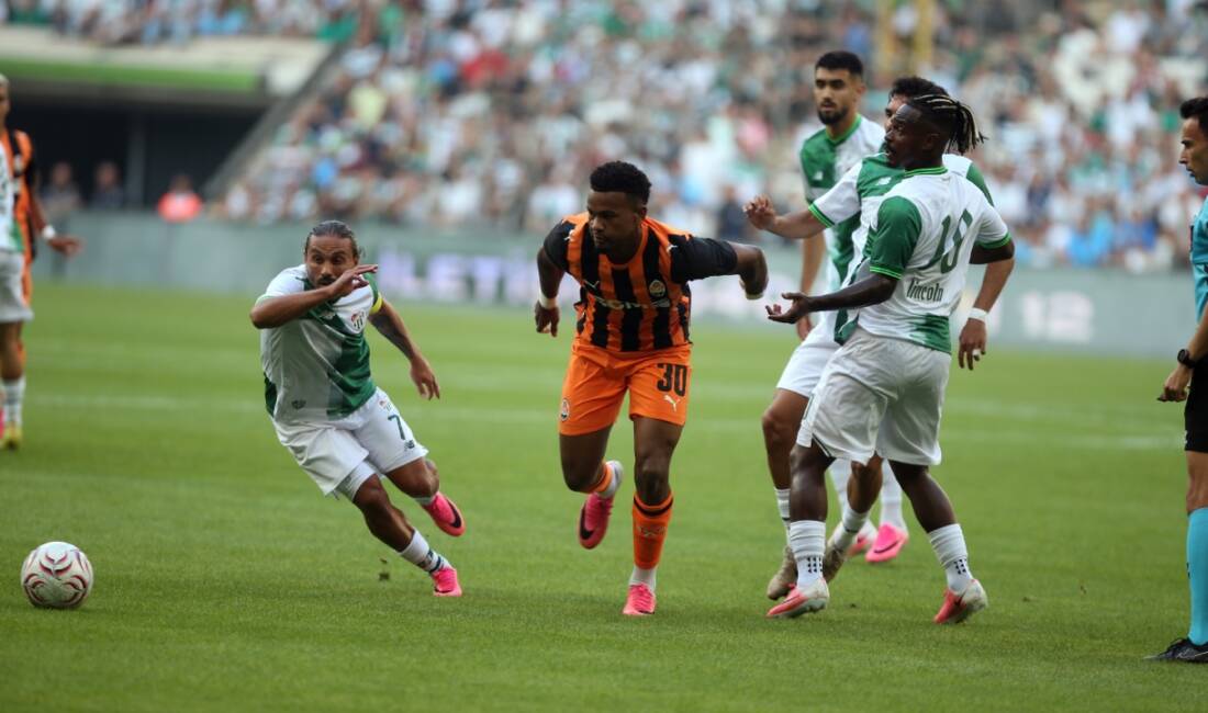 Bursaspor’dan dolu tribünler önünde umut veren prova! Bursaspor, Atatürk Spor Kompleksi Matlı Stadyumu'nda 36 bin 740 taraftarın