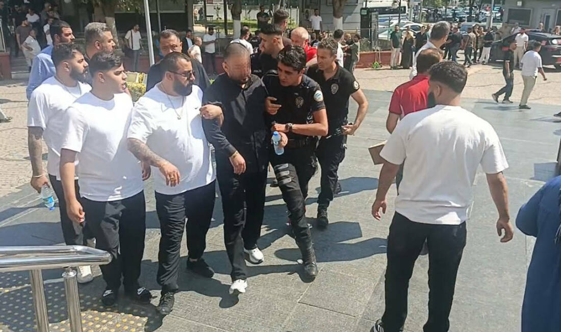 Bursa Adliyesi'nde duruşma sırasında taraflar arasında başlayan tartışma kavgaya dönüştü.