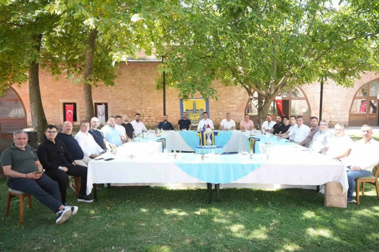 Bursa ekibinde yeni dönem Yenişehir Belediye Başkanı Ercan Özel, önümüzdeki sezon Profesyonelliğe Geçiş Ligi’nde