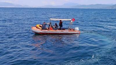 Bursa’nın Mudanya ilçesinde, açığa sürüklenen bottaki kişi, Sahil Güvenlik ekipleri