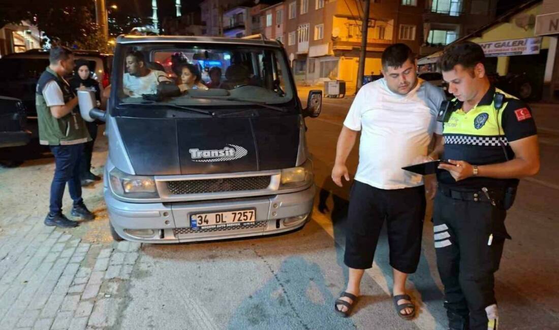 Bursa polisinden ‘Huzur’ uygulaması Bursa’nın Orhangazi ilçesinde polis ekiplerince gerçekleştirilen huzur uygulamasında 920 kişinin