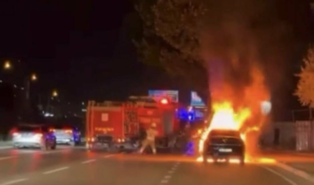Bursa trafiğinde panik anları: Birden alev topuna döndü Bursa’da seyir halindeki bir otomobil, alevlere teslim oldu.