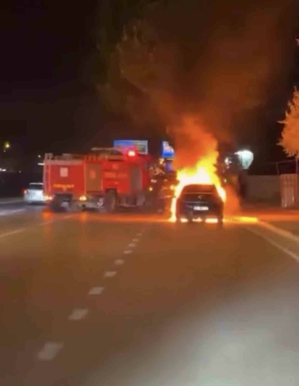 Bursa trafiğinde panik anları: Birden alev topuna döndü 1 bursa trafiginde panik anlari birden alev topuna dondu 7da36f055798