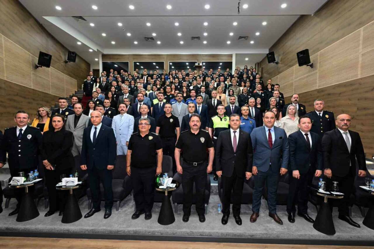 Bursa’da 105 emniyet personeli terfi etti 1 bursada 105 emniyet personeli terfi etti 5a1248a96606