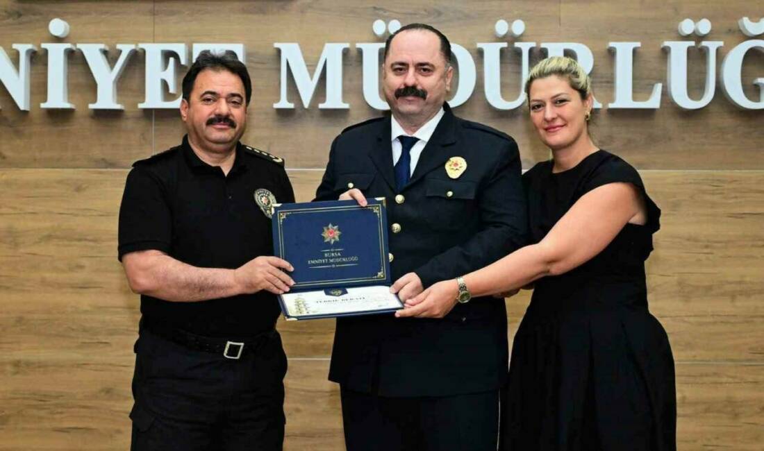 Bursa’da 105 emniyet personeli terfi etti Bursa İl Emniyet Müdürlüğü’nde bir üst rütbeye terfi eden 105