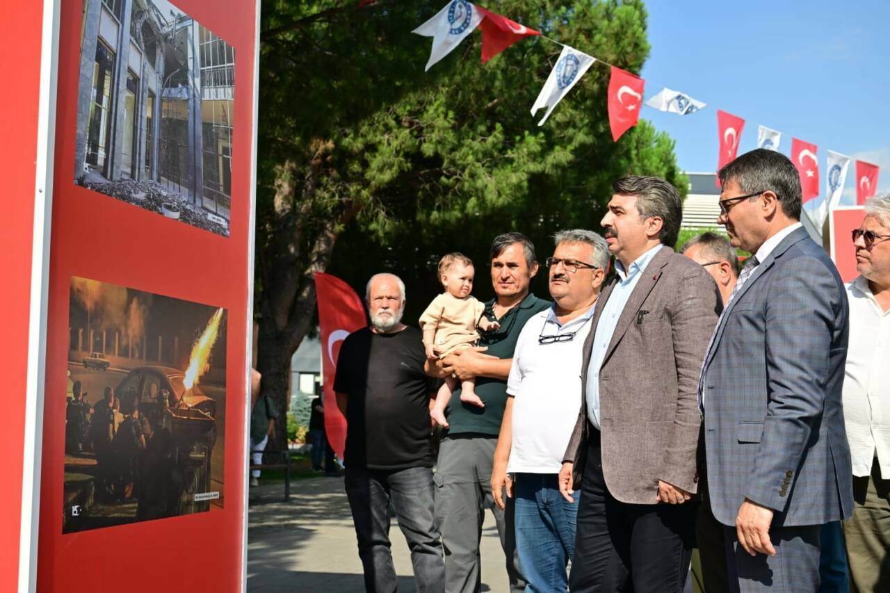bursada 15 temmuza ozel fotograf sergisi d74431611013