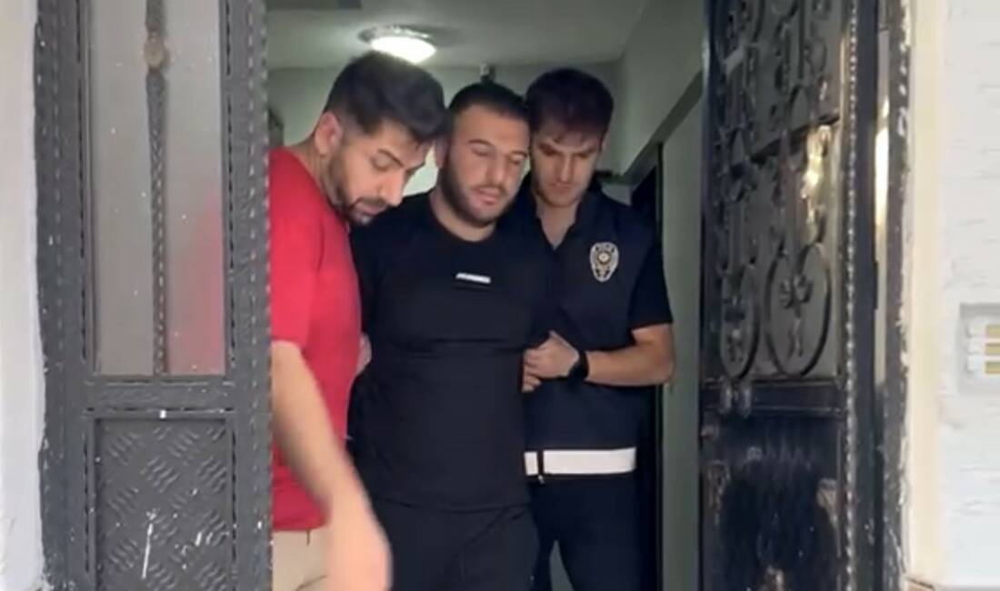 Bursa’da 50 yıl hapis cezası bulunan firariler yakalandı Bursa’da haklarında kesinleşmiş hapis cezaları bulunan firari hükümlülere yönelik Asayiş