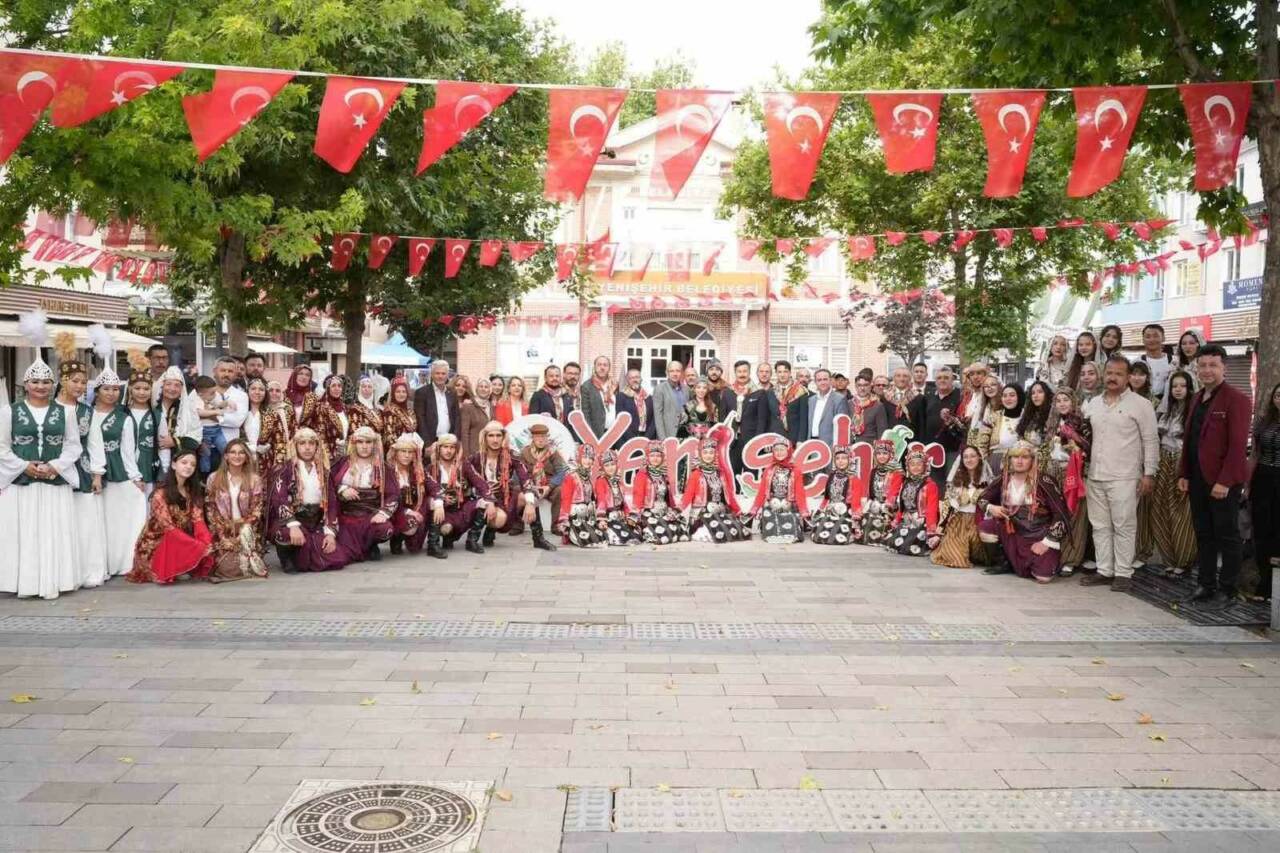 Yenişehir ve Keles belediyelerinin ortaklaşa düzenlediği Nilüfer Hatun Gelin Uğurlama