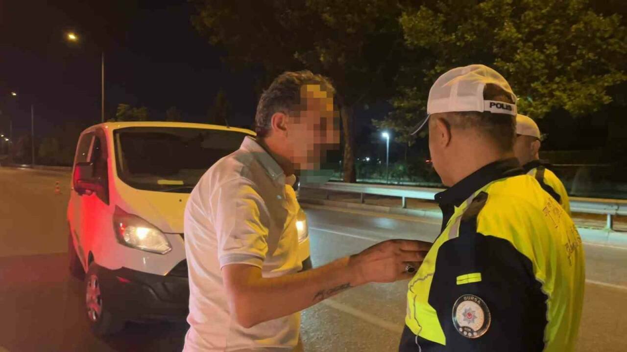 Bursa'da alkollü sürücü kabusu: Küfretti, tükürdü... 4 bursada alkollu surucu kabusu kufretti tukurdu a263f17f4e7b