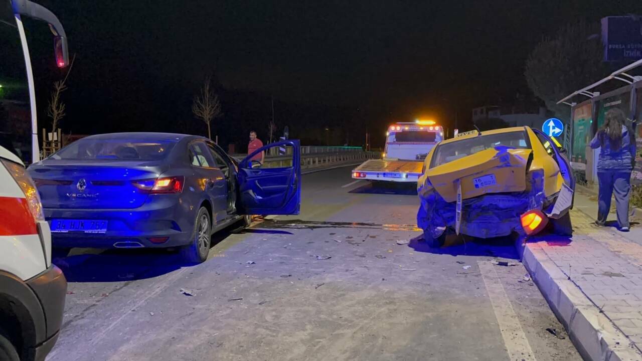 Bursa'da alkollü sürücü taksiye böyle çarptı 1 bursada alkollu surucu taksiye boyle carpti a6d04c1aa873