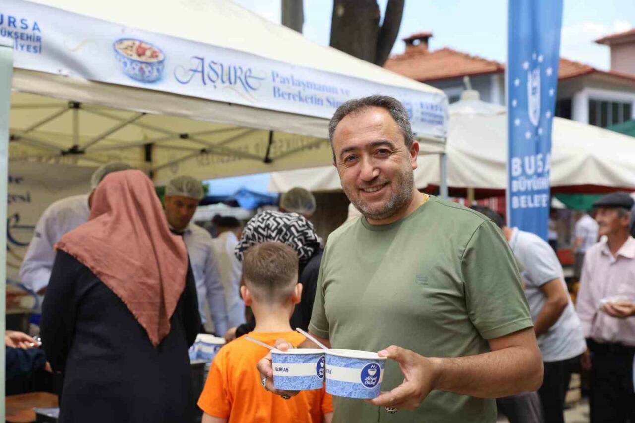 Bursa'da aşure kazanları fokur fokur kaynıyor! İşte dağıtılan yeni noktalar 2 bursada asure kazanlari fokur fokur iste dagitilan yeni noktalar d5c0967aa576