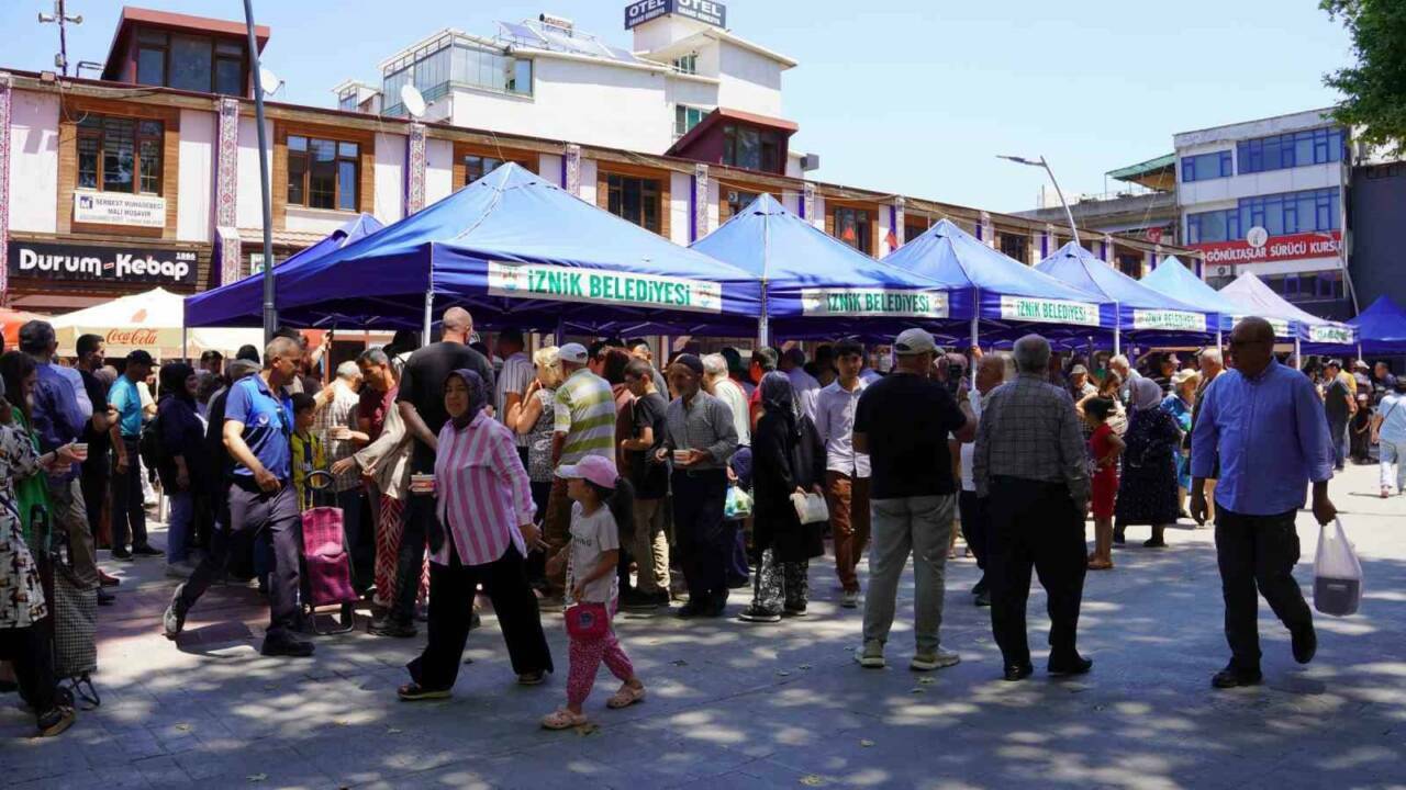 Bursa'da aşure kazanları kaynadı 2 bursada asure kazanlari kaynadi 2c25fd3c8e89