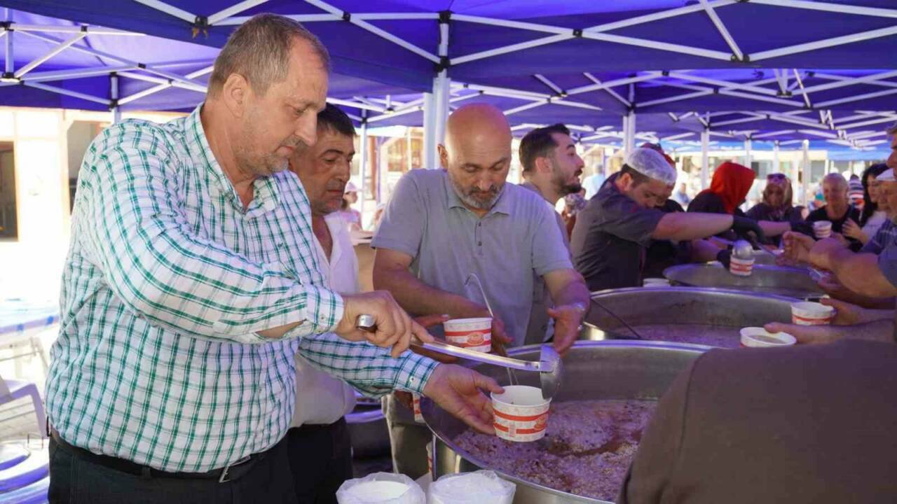 Bursa'da aşure kazanları kaynadı 1 bursada asure kazanlari kaynadi 3c50e2605016