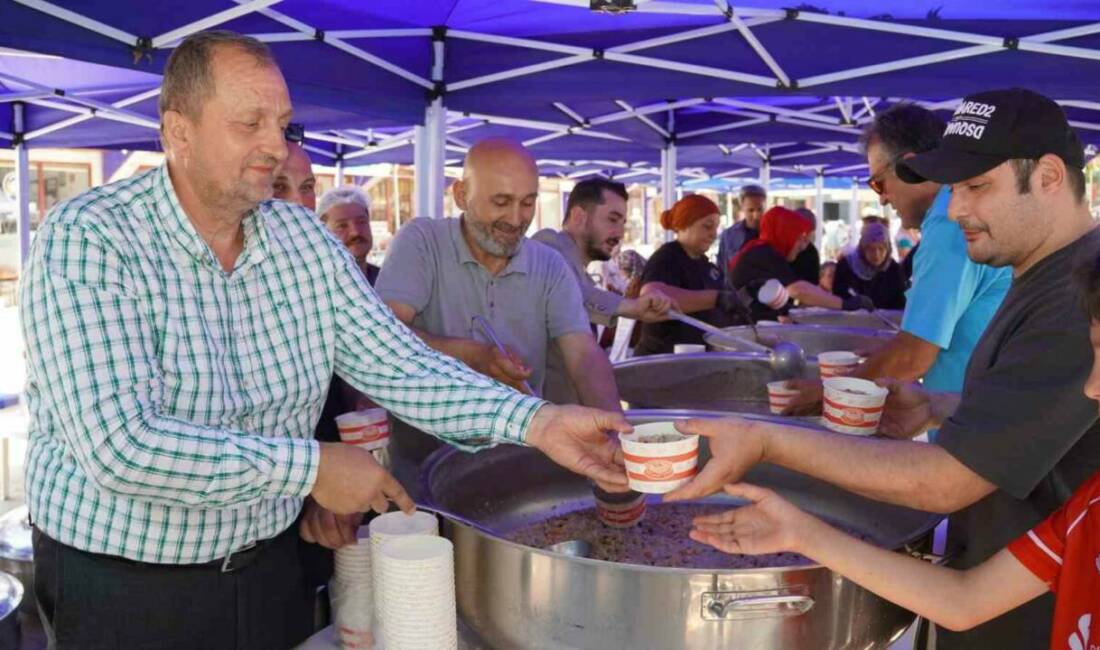 Bursa’da aşure kazanları kaynadı İznik Belediyesi tarafından Muharrem ayı ve Aşure Günü dolayısıyla İznik