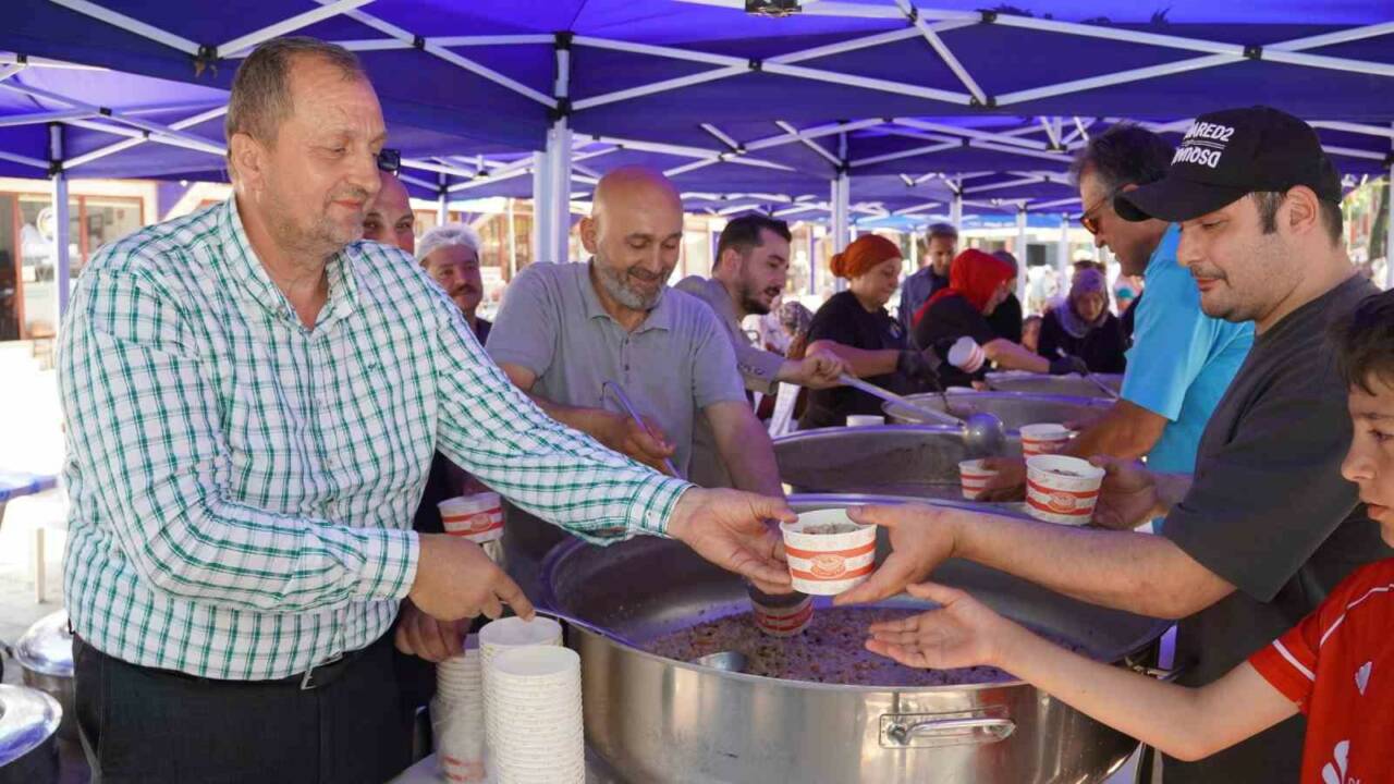Bursa'da aşure kazanları kaynadı 5 bursada asure kazanlari kaynadi 541059cab291