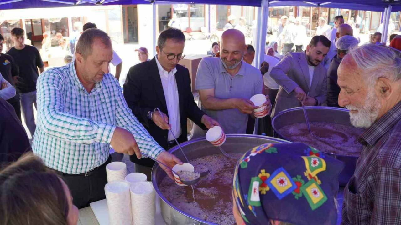 Bursa'da aşure kazanları kaynadı 3 bursada asure kazanlari kaynadi d9abc2f544fe