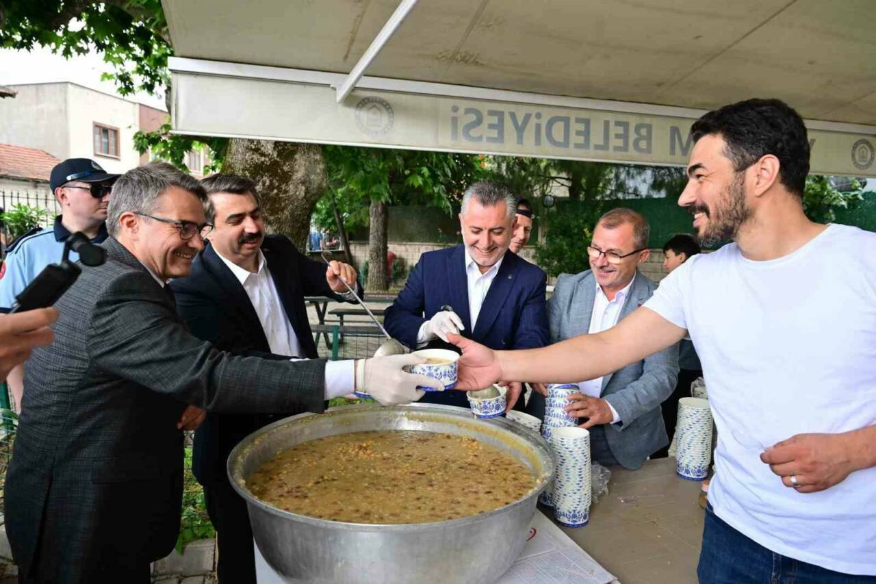 Bursa'da Başkan Yılmaz mahalleliyle buluştu 4 bursada baskan yilmaz mahalleliyle bulustu 2d5f82c1953c
