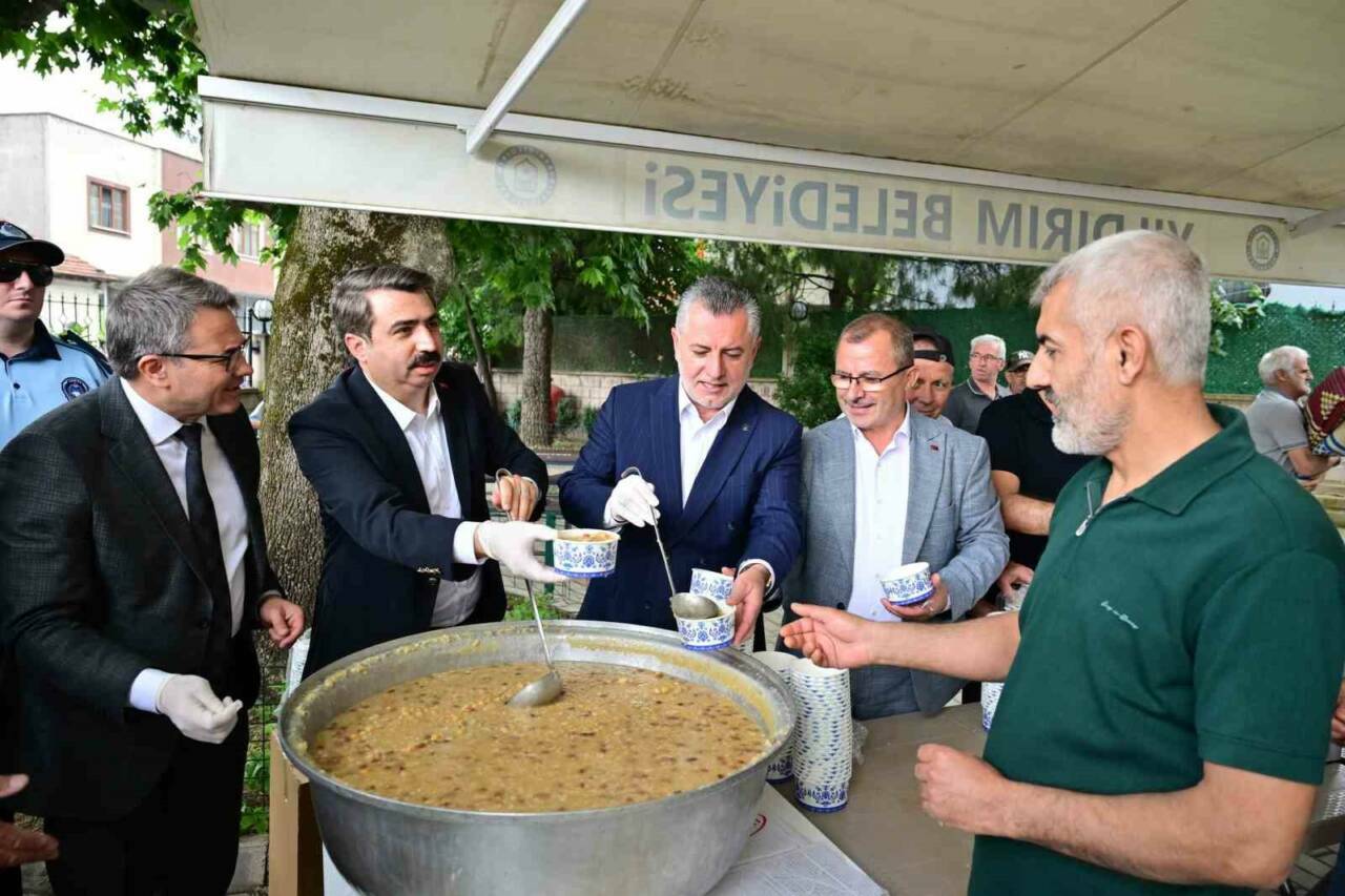 Bursa'da Başkan Yılmaz mahalleliyle buluştu 3 bursada baskan yilmaz mahalleliyle bulustu 66bdb59e3bde