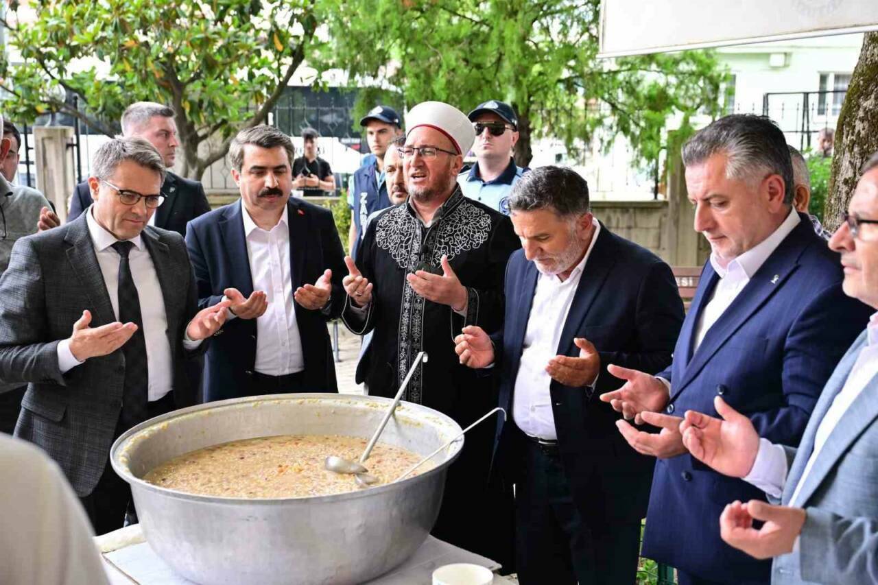 Bursa'da Başkan Yılmaz mahalleliyle buluştu 2 bursada baskan yilmaz mahalleliyle bulustu 8558ecaa6118