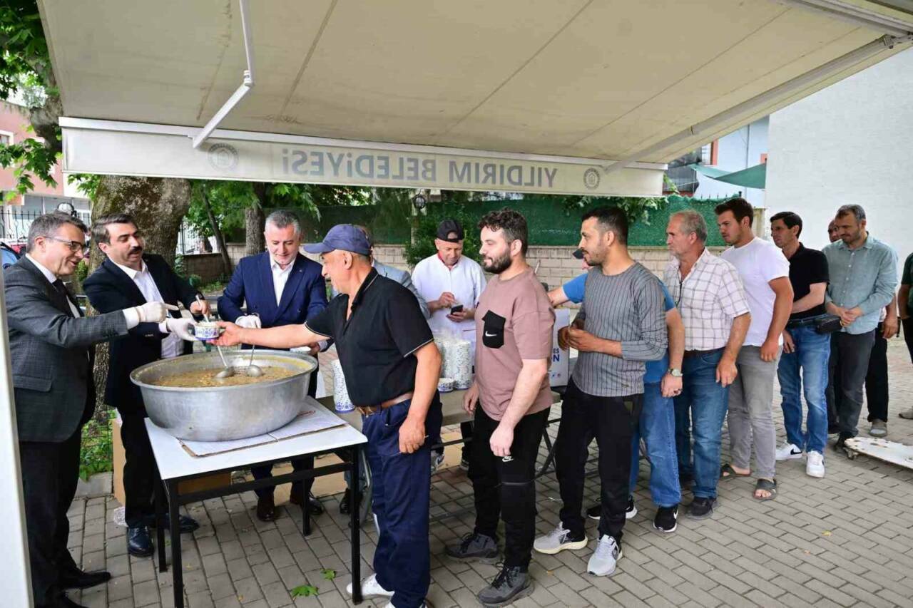 Bursa'da Başkan Yılmaz mahalleliyle buluştu 5 bursada baskan yilmaz mahalleliyle bulustu de6375e5ca06