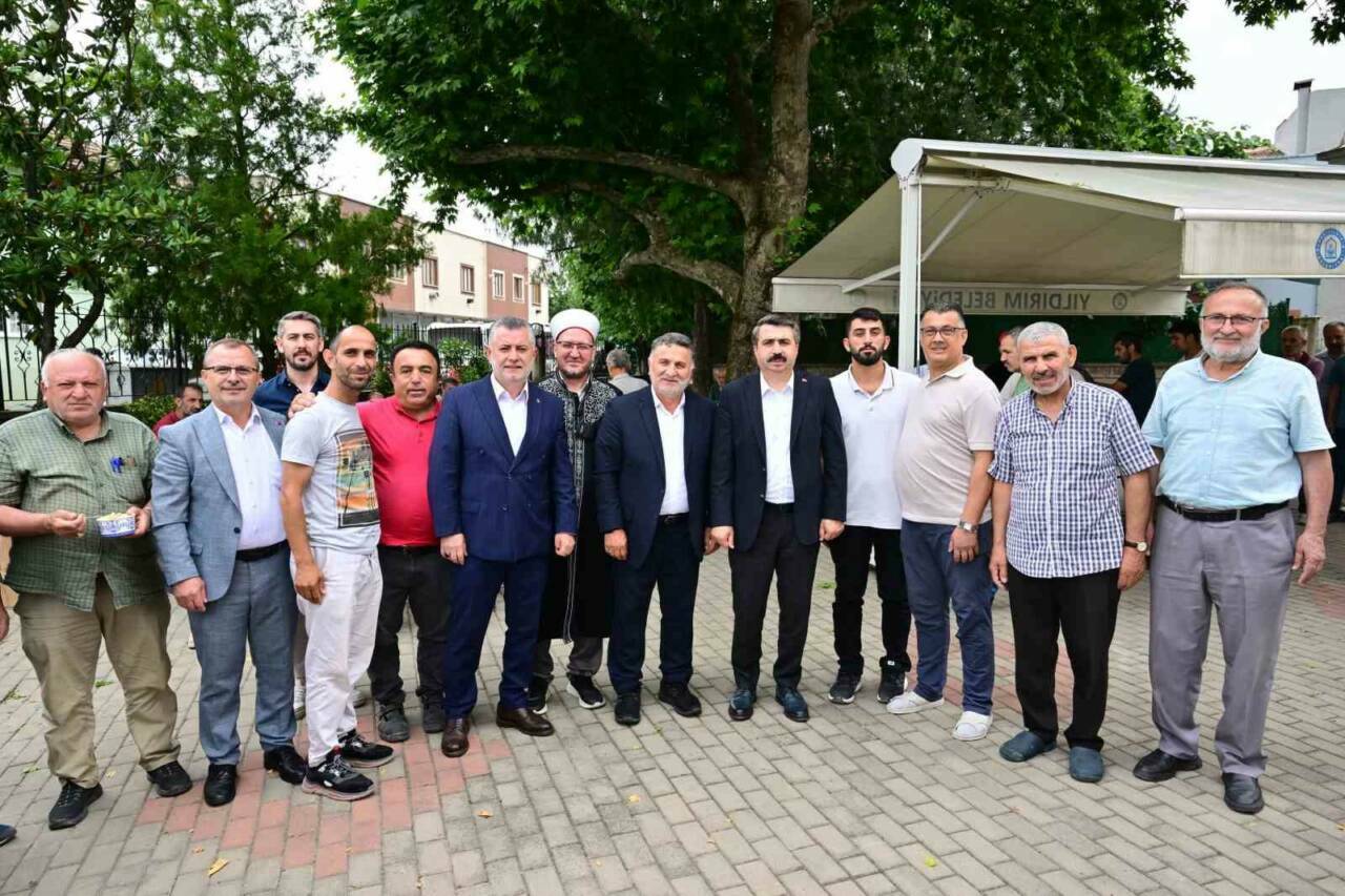 Bursa'da Başkan Yılmaz mahalleliyle buluştu 1 bursada baskan yilmaz mahalleliyle bulustu f55ba9f51f46