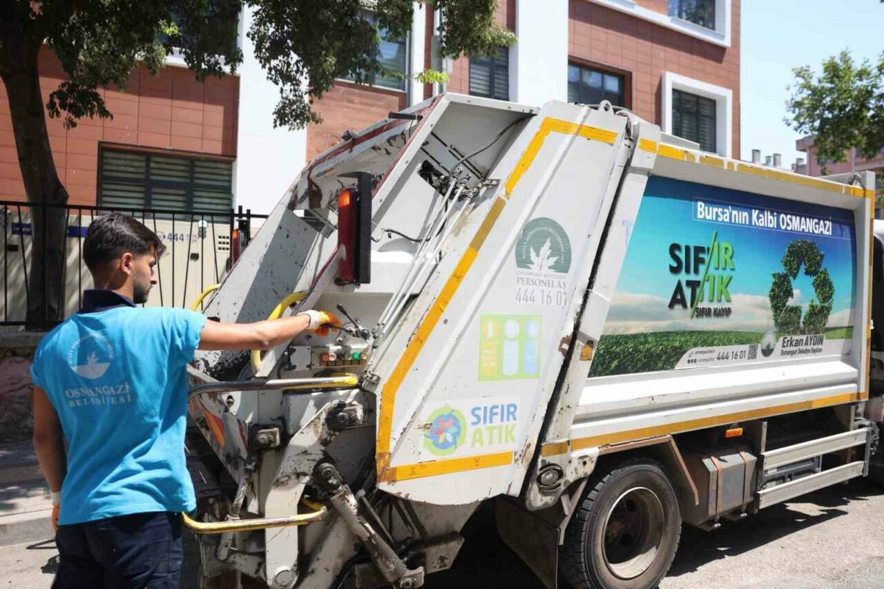 Bursa'da bir yeni çöp ev vakası daha! 2,5 ton çıktı... 2 bursada bir yeni cop ev vakasi daha 25 ton cikti 6e3c4e70d345