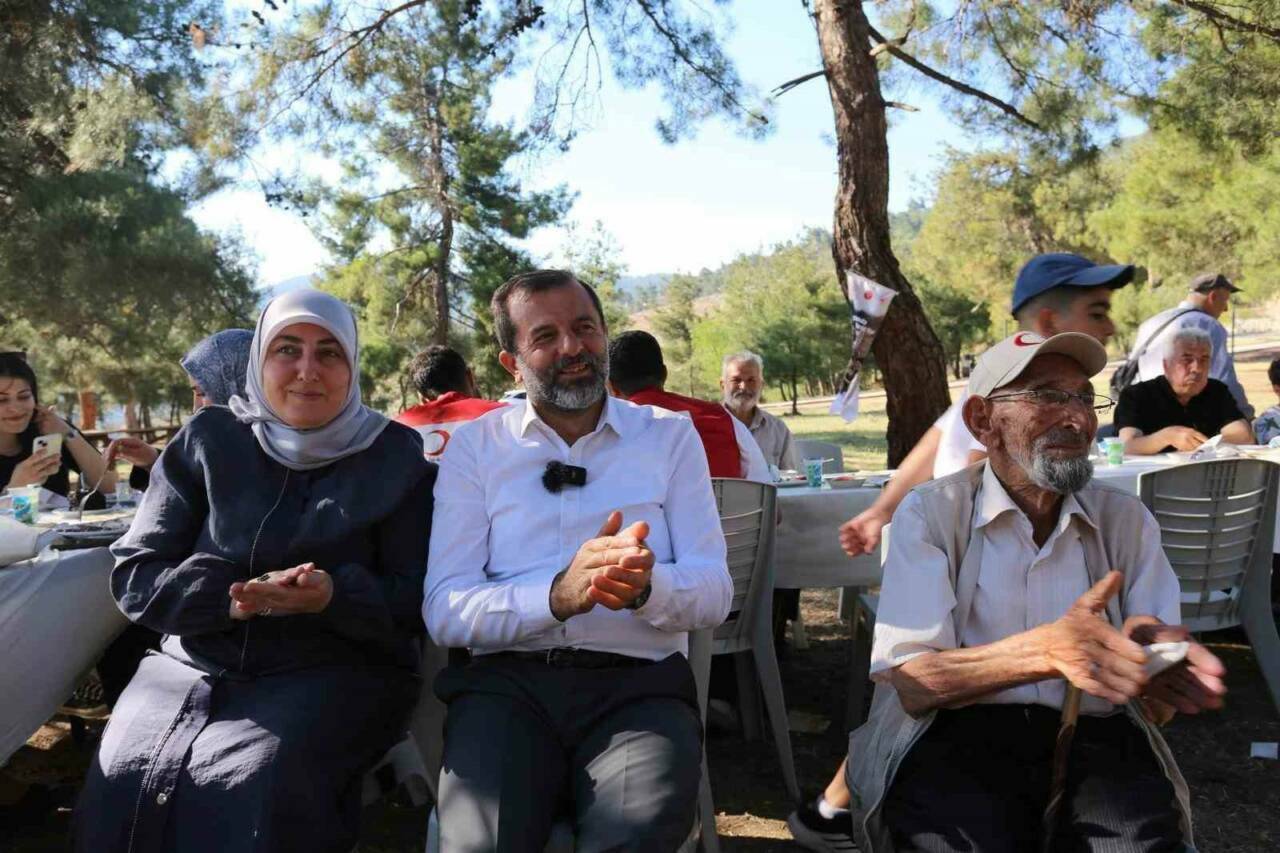 Bursa'da büyüklere vefa pikniği 4 bursada buyuklere vefa piknigi 4c0854058b41