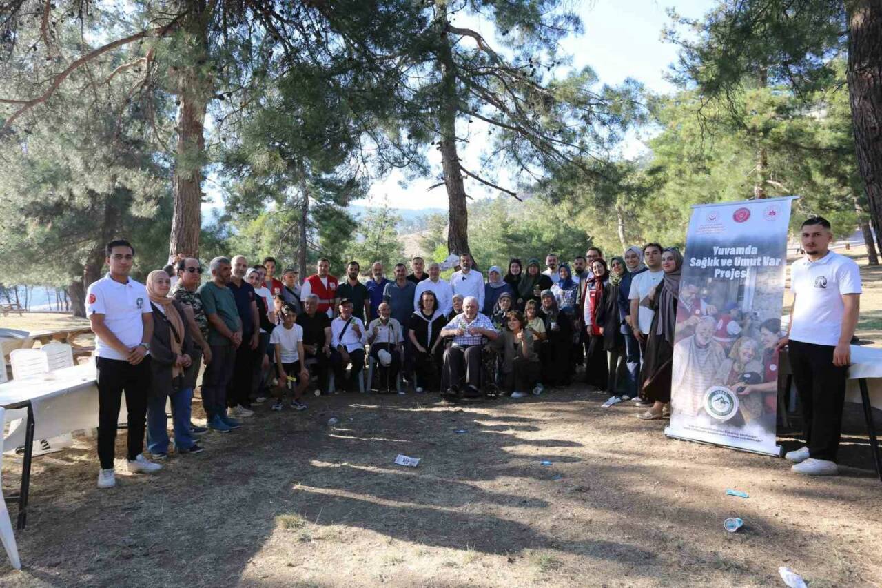 Bursa'da büyüklere vefa pikniği 5 bursada buyuklere vefa piknigi 922716d5f721