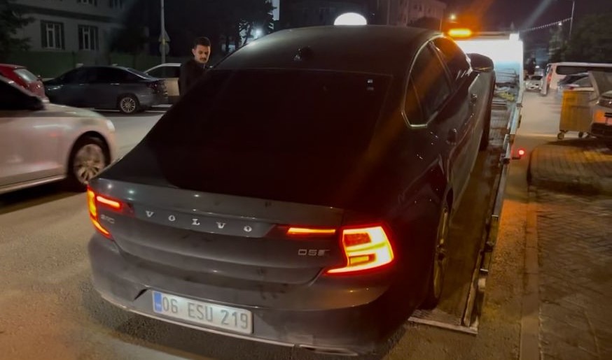 Bursa’da çakarlı sürücüye rekor ceza! Bursa’nın İnegöl ilçesinde çakarlı araçla trafikte seyreden ve polisin "dur"