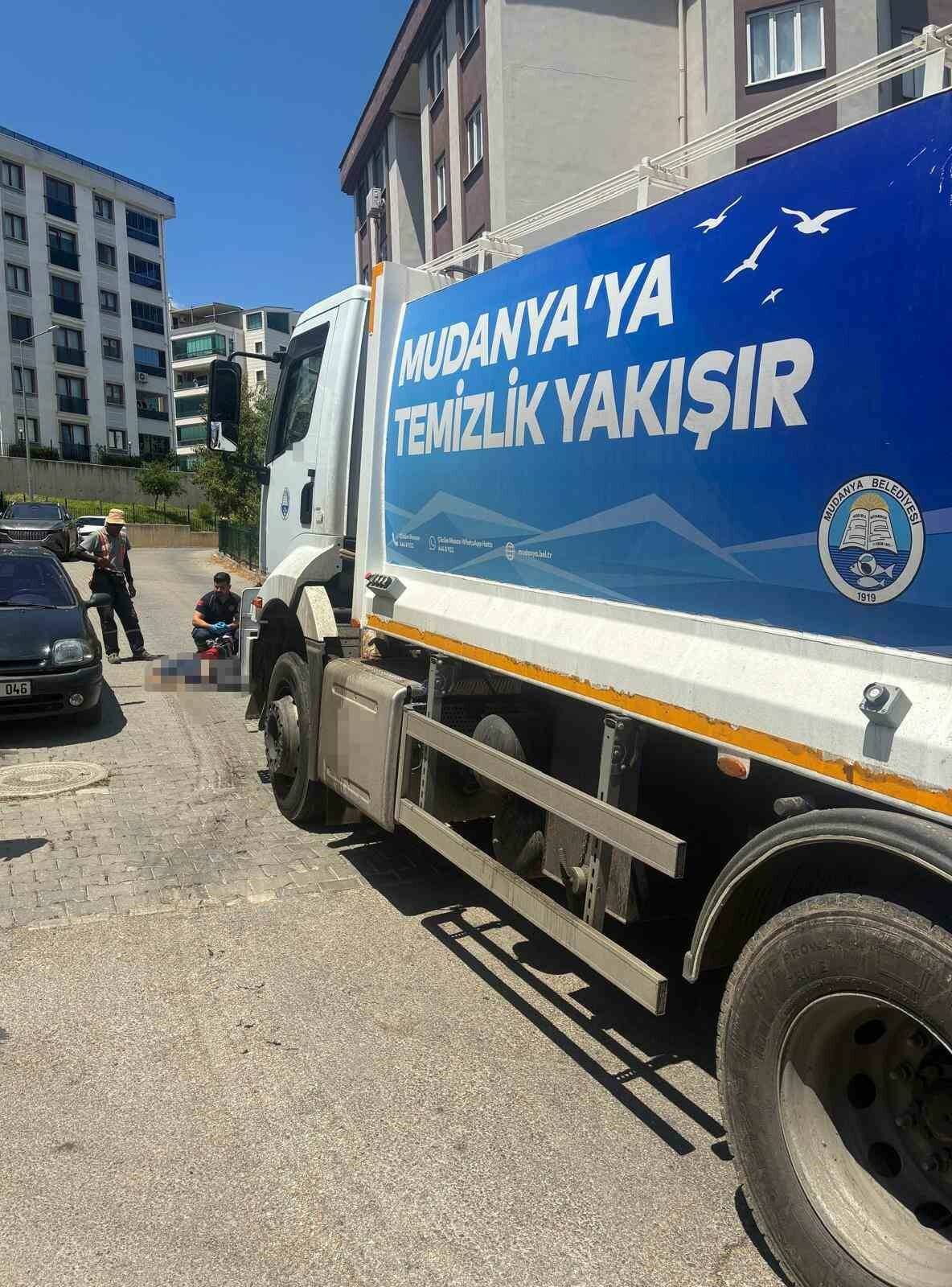 Bursa'da çöp kamyonunun çarptığı yaşlı adam hayatını kaybetti 3 bursada cop kamyonunun carptigi yasli adam hayatini kaybetti 53bbd6552b8d