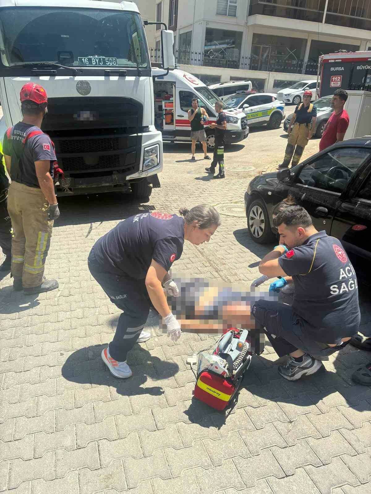 Bursa'da çöp kamyonunun çarptığı yaşlı adam hayatını kaybetti 2 bursada cop kamyonunun carptigi yasli adam hayatini kaybetti c76814aae06f