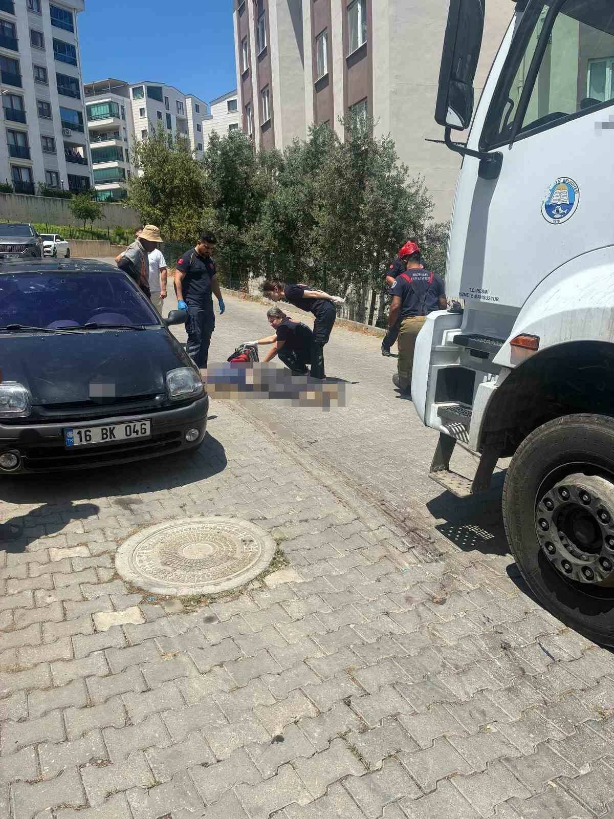 Bursa'da çöp kamyonunun çarptığı yaşlı adam hayatını kaybetti 4 bursada cop kamyonunun carptigi yasli adam hayatini kaybetti fa1a8fb7afec