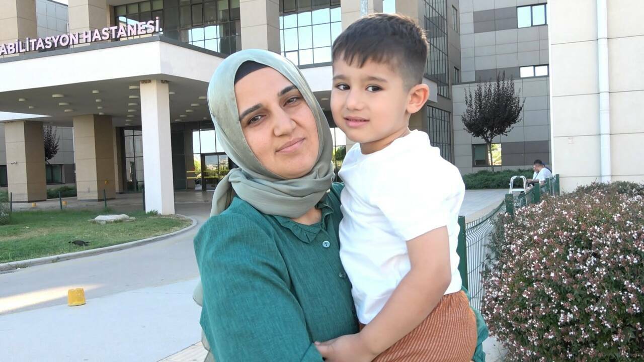 Bursa'da doktor babadan, DMD hastası oğluna şifa çağrısı 4 bursada doktor baba dmd hastasi ogluna sifa ariyor 2632e1bdf7e6