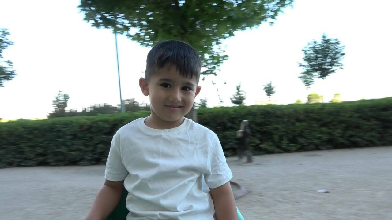 Bursa'da doktor babadan, DMD hastası oğluna şifa çağrısı 7 bursada doktor baba dmd hastasi ogluna sifa ariyor 3ff58892d71a