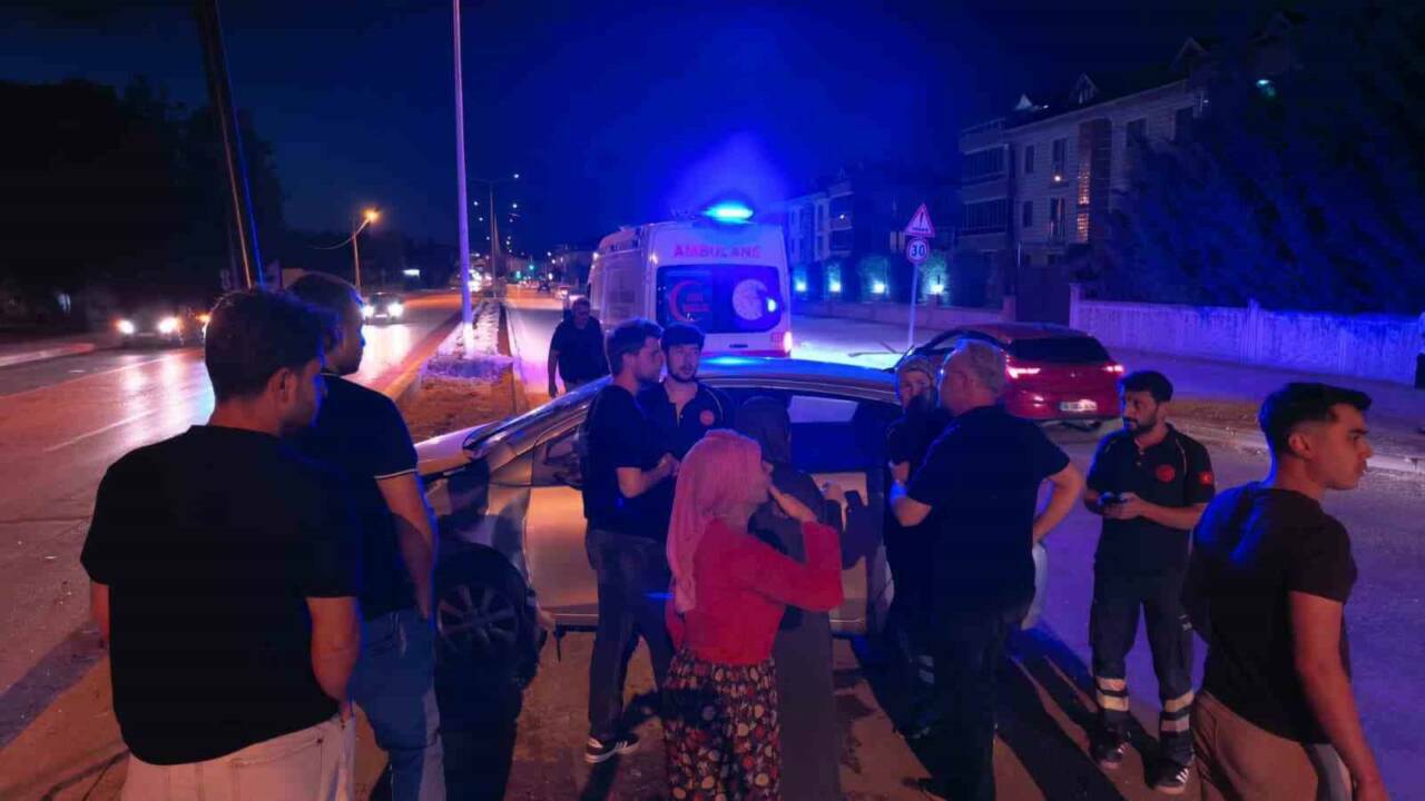 Bursa'da doktordan yaralı oğluna ilk müdahale 4 bursada doktordan yarali ogluna ilk mudahale 9ac0a29f0e65
