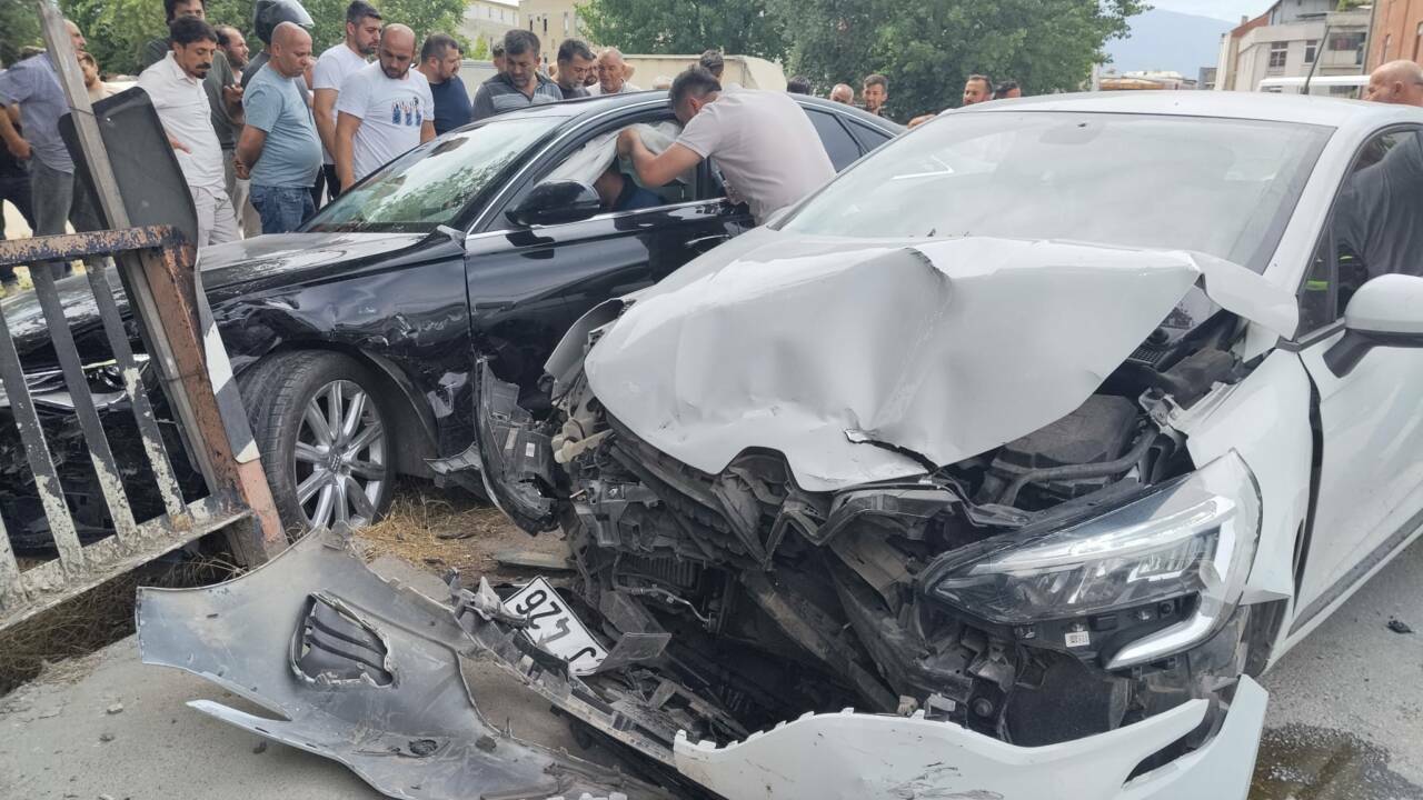 Bursa'da ehliyetsiz sürücü dehşeti 3 bursada ehliyetsiz surucu dehseti d133312f8686