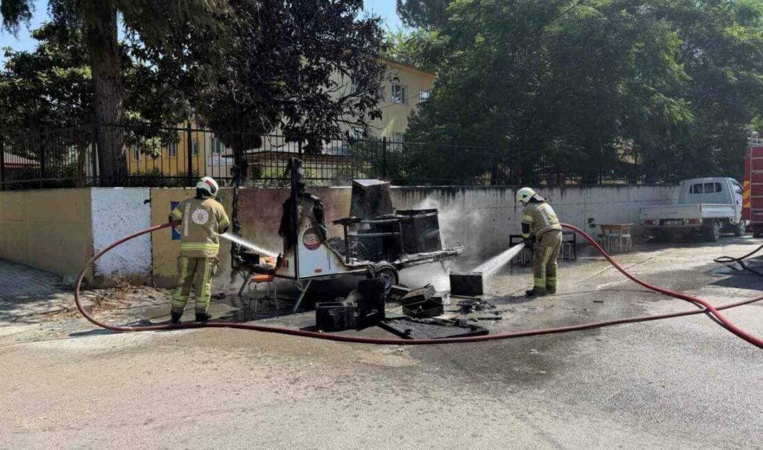 Bursa’da ekmek teknesi küle döndü Bursa’nın İznik ilçesinde park halindeki karavan yangını paniğe neden oldu.