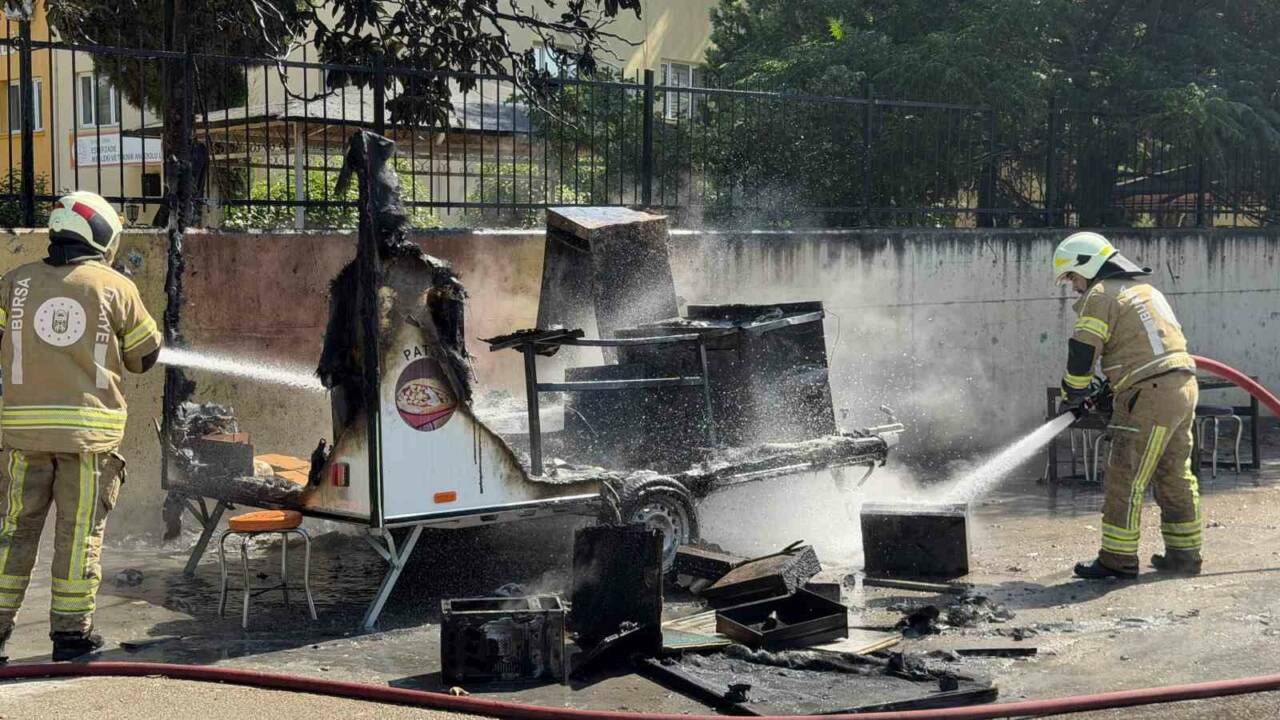 Bursa'da ekmek teknesi küle döndü 1 bursada ekmek teknesi kule dondu ffce449488b2